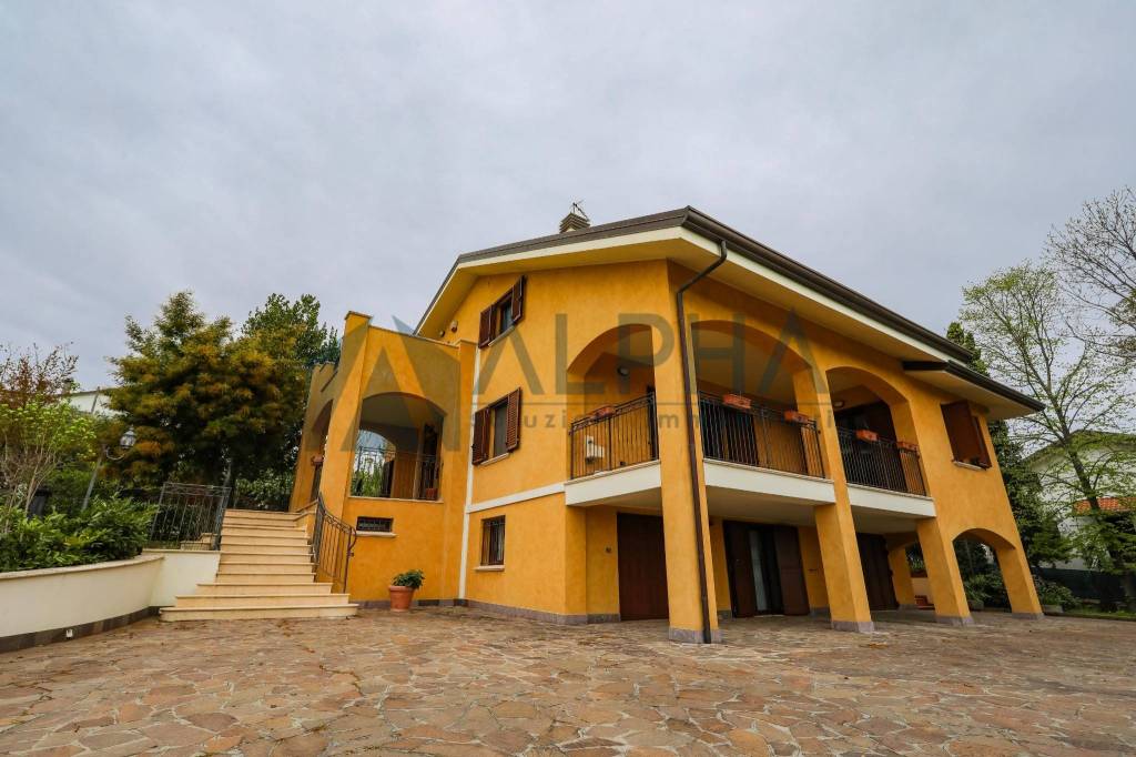 casa indipendente in vendita a Santarcangelo di Romagna