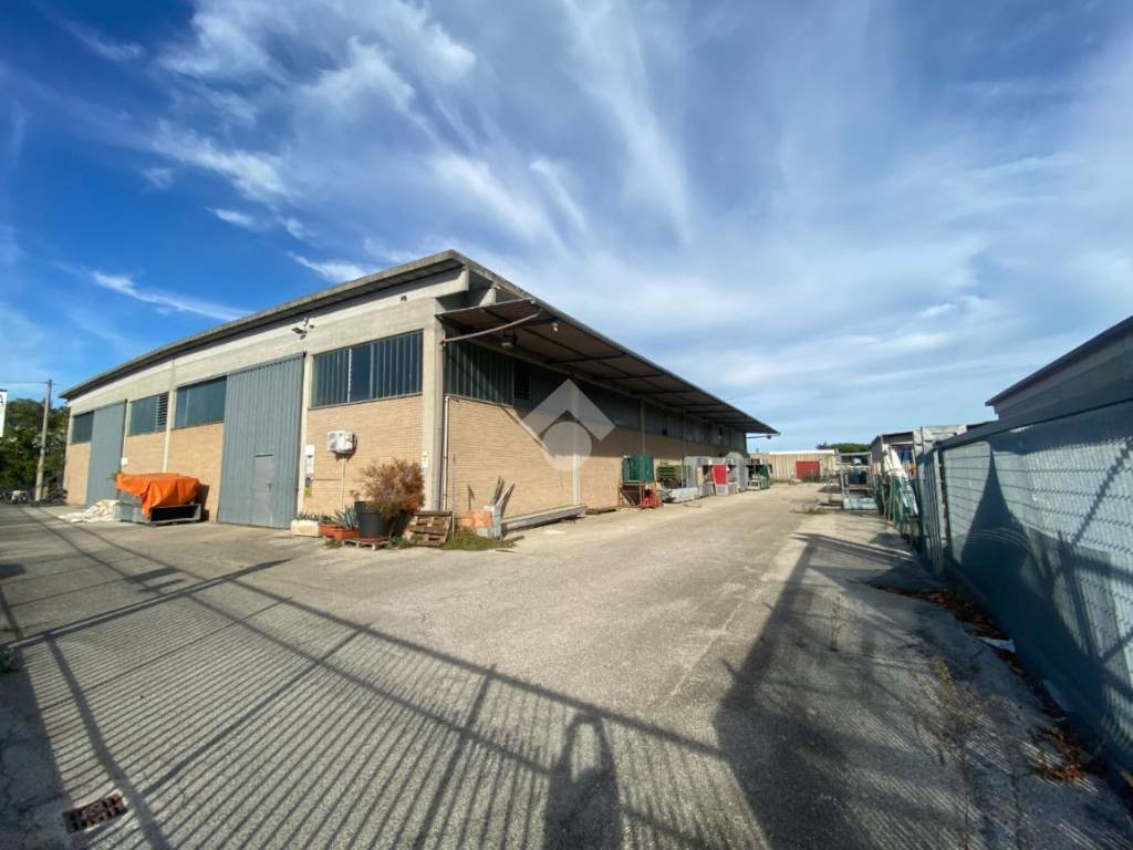 locale commerciale a Santarcangelo di Romagna in zona San Martino dei Mulini