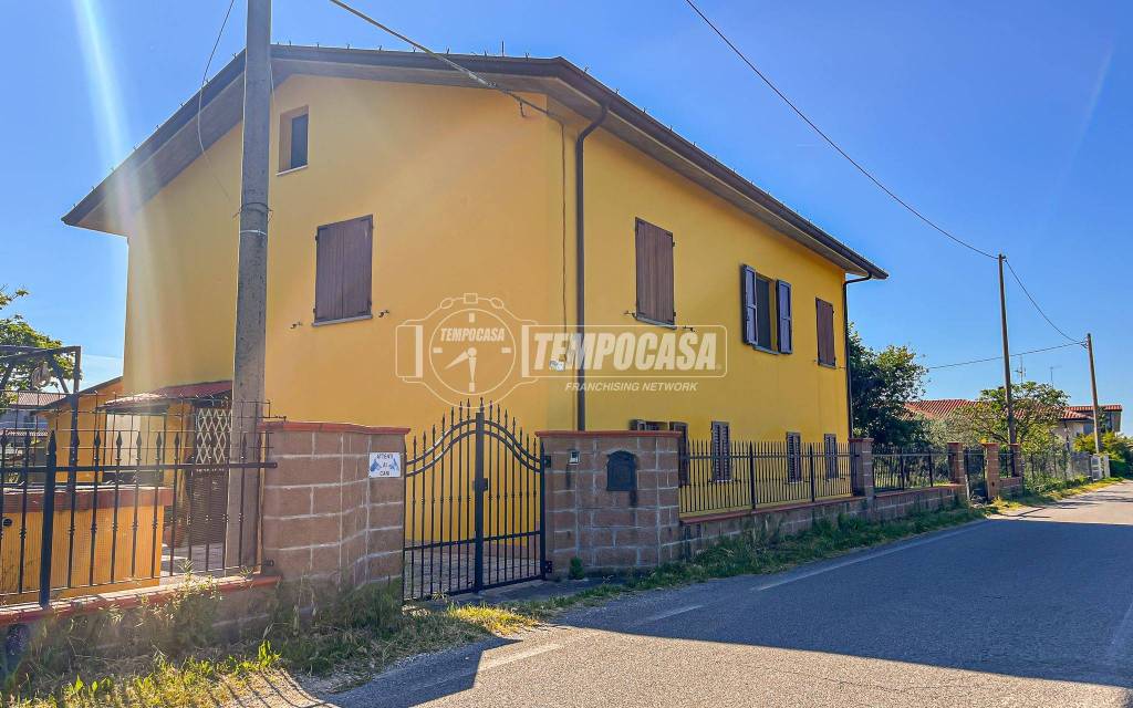 casa indipendente a Santarcangelo di Romagna in zona San Martino dei Mulini