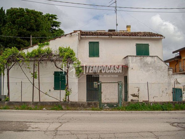 casa indipendente a Santarcangelo di Romagna in zona San Martino dei Mulini