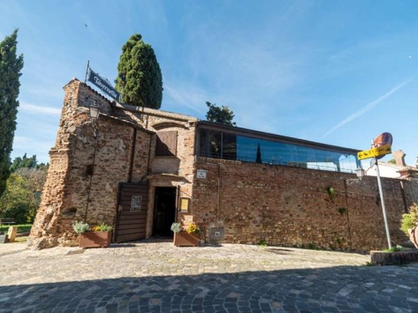 negozio in vendita a Santarcangelo di Romagna