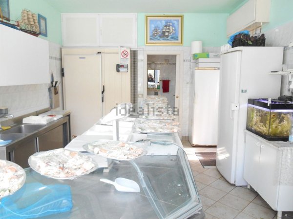 locale commerciale in vendita a Santarcangelo di Romagna in zona San Vito