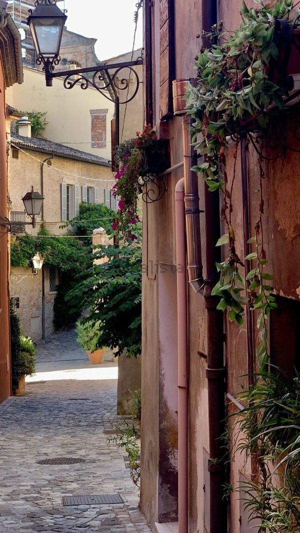 esavano in vendita a Santarcangelo di Romagna