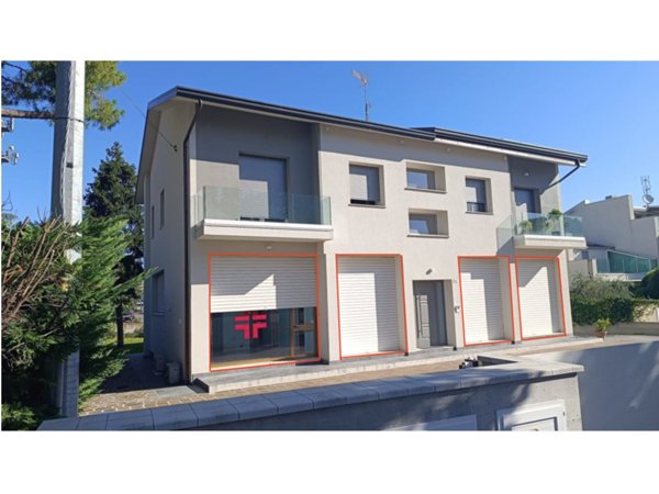 locale commerciale in vendita a Santarcangelo di Romagna