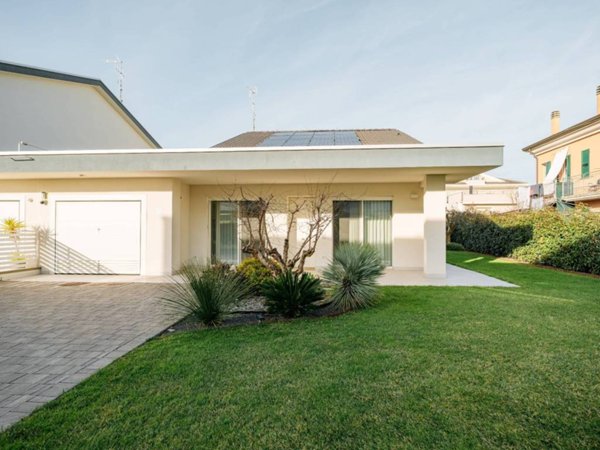 casa indipendente in vendita a Santarcangelo di Romagna