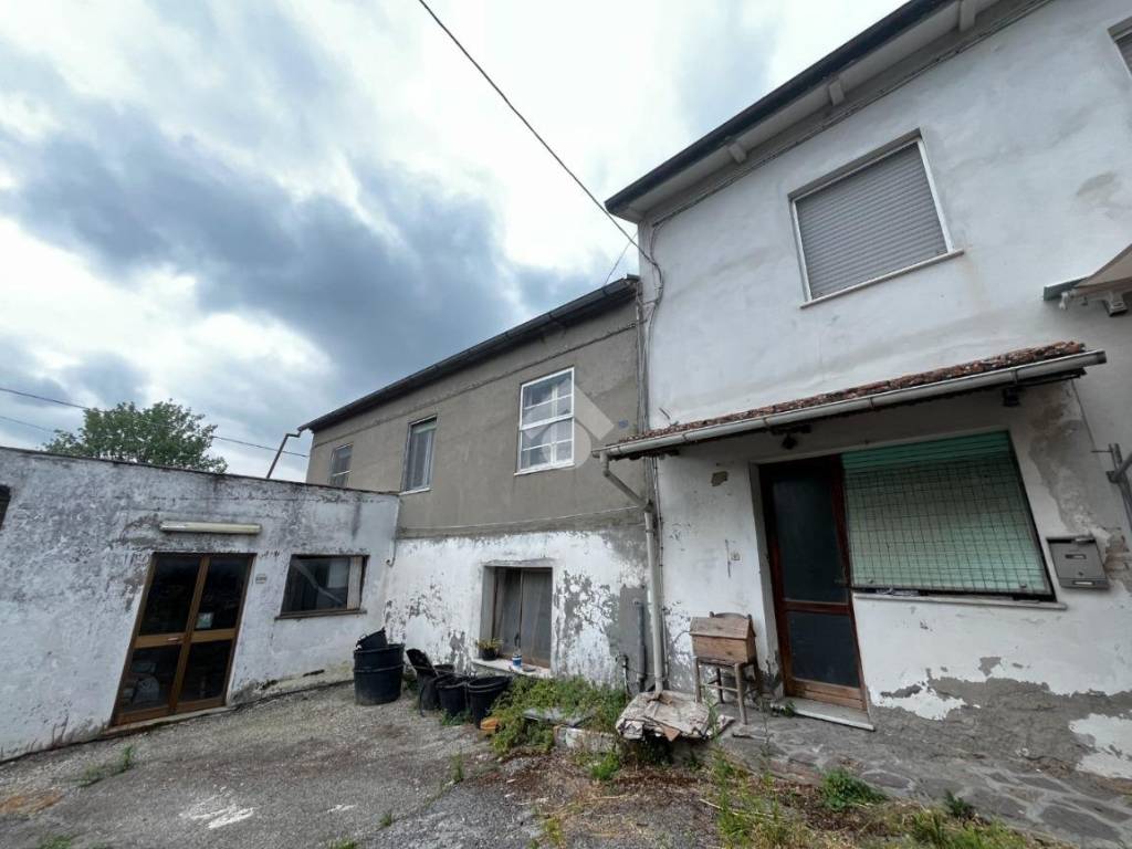 negozio in vendita a Santarcangelo di Romagna