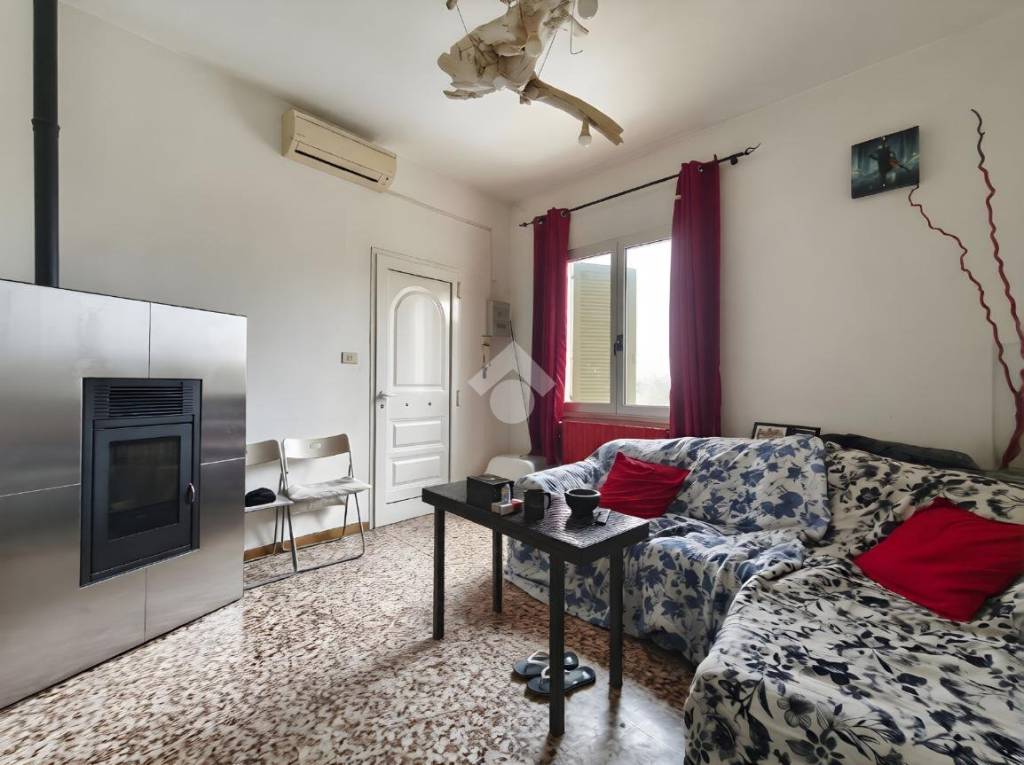 casa indipendente a Santarcangelo di Romagna in zona San Martino dei Mulini
