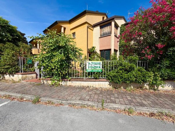 casa indipendente in vendita a Santarcangelo di Romagna