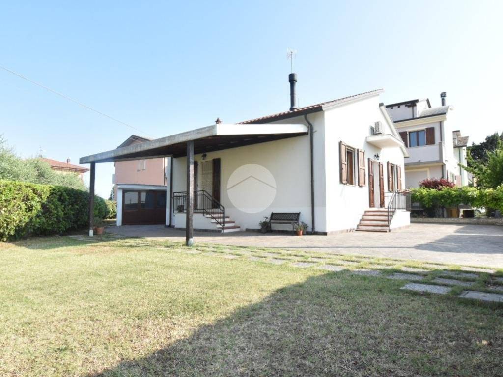 casa indipendente in vendita a Santarcangelo di Romagna in zona La Giola