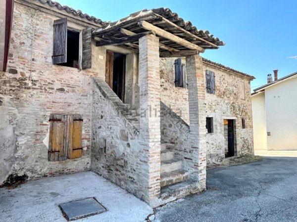 esavano in vendita a Verucchio in zona Villa Verucchio