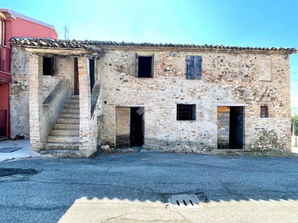 esavano in vendita a Verucchio in zona Villa Verucchio
