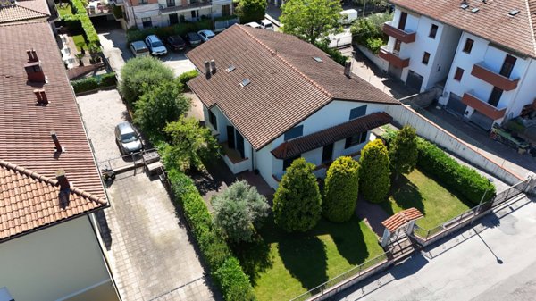 casa indipendente in vendita a Verucchio in zona Villa Verucchio