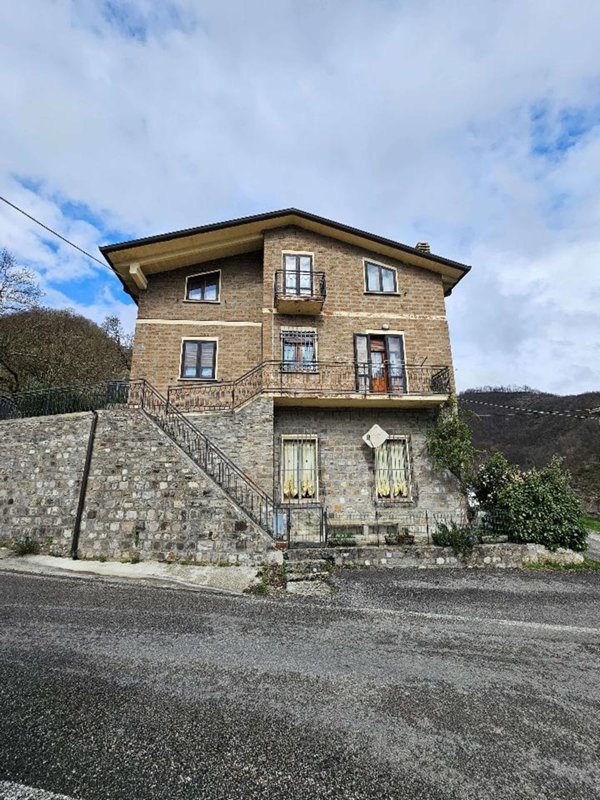 casa indipendente in vendita a Casteldelci