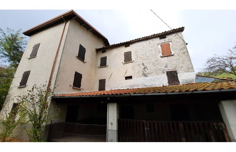 casa indipendente in vendita a Maiolo