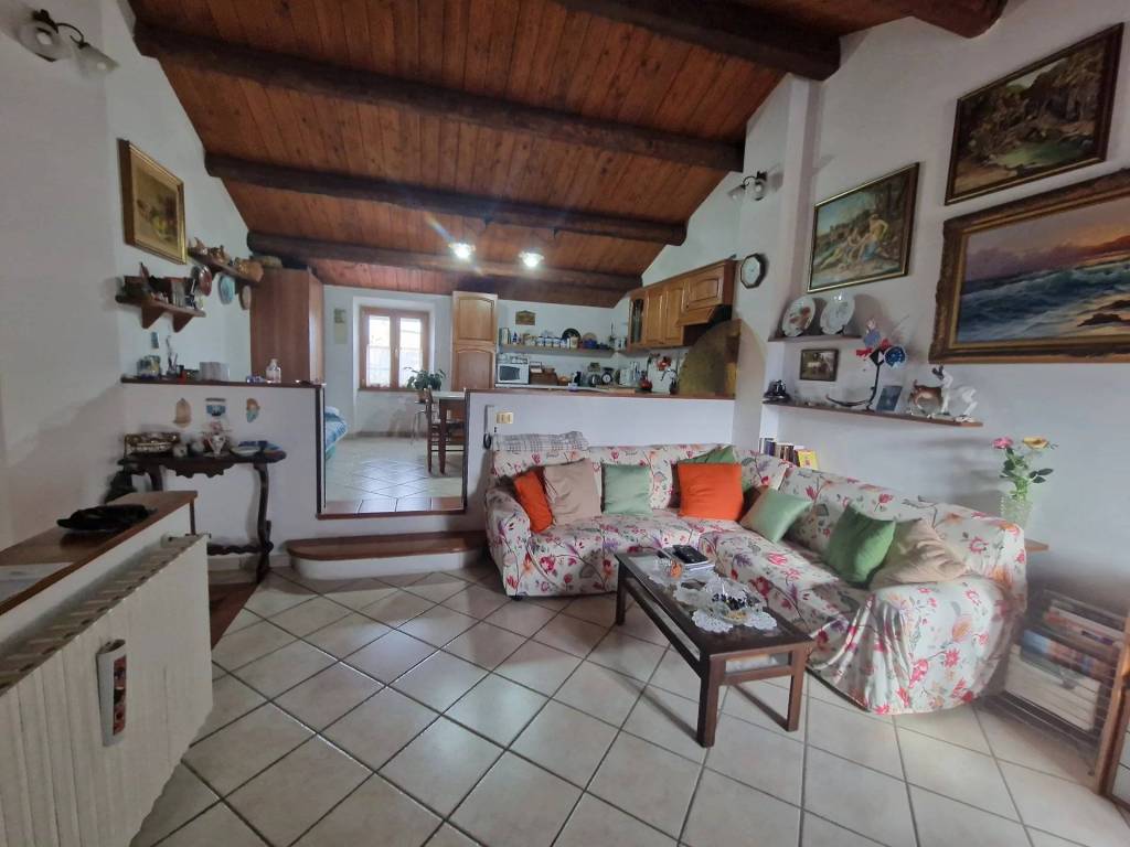 casa indipendente in vendita a Novafeltria in zona Perticara