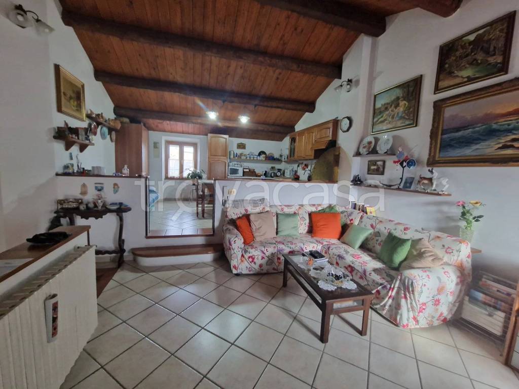 casa indipendente in vendita a Novafeltria in zona Perticara