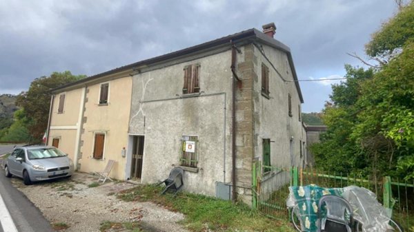 casa indipendente in vendita a Novafeltria in zona Perticara