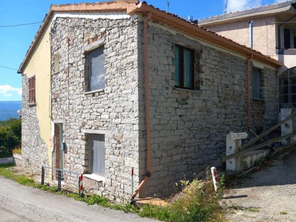 pentavano in vendita a Novafeltria