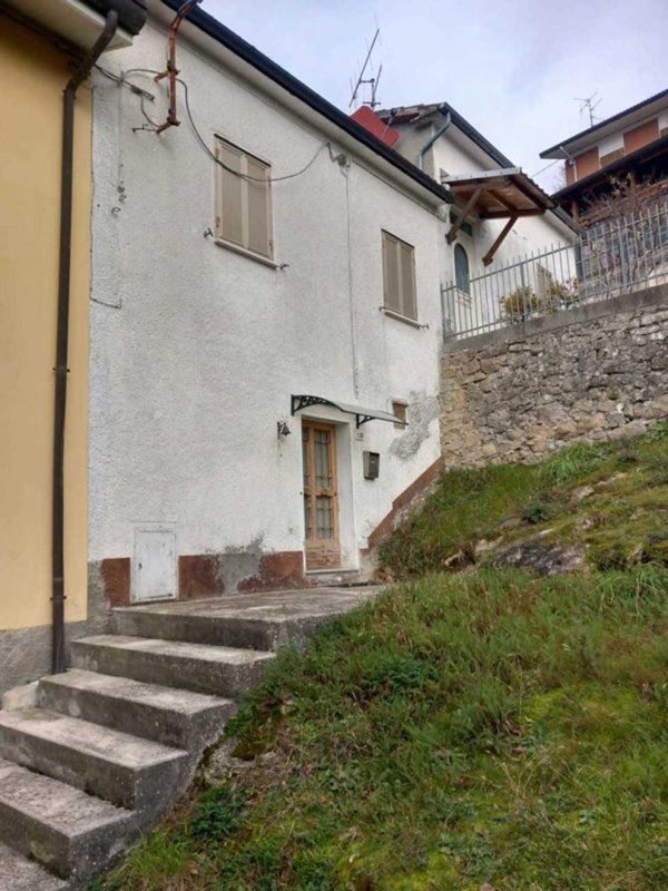 casa indipendente in vendita a Novafeltria in zona Perticara