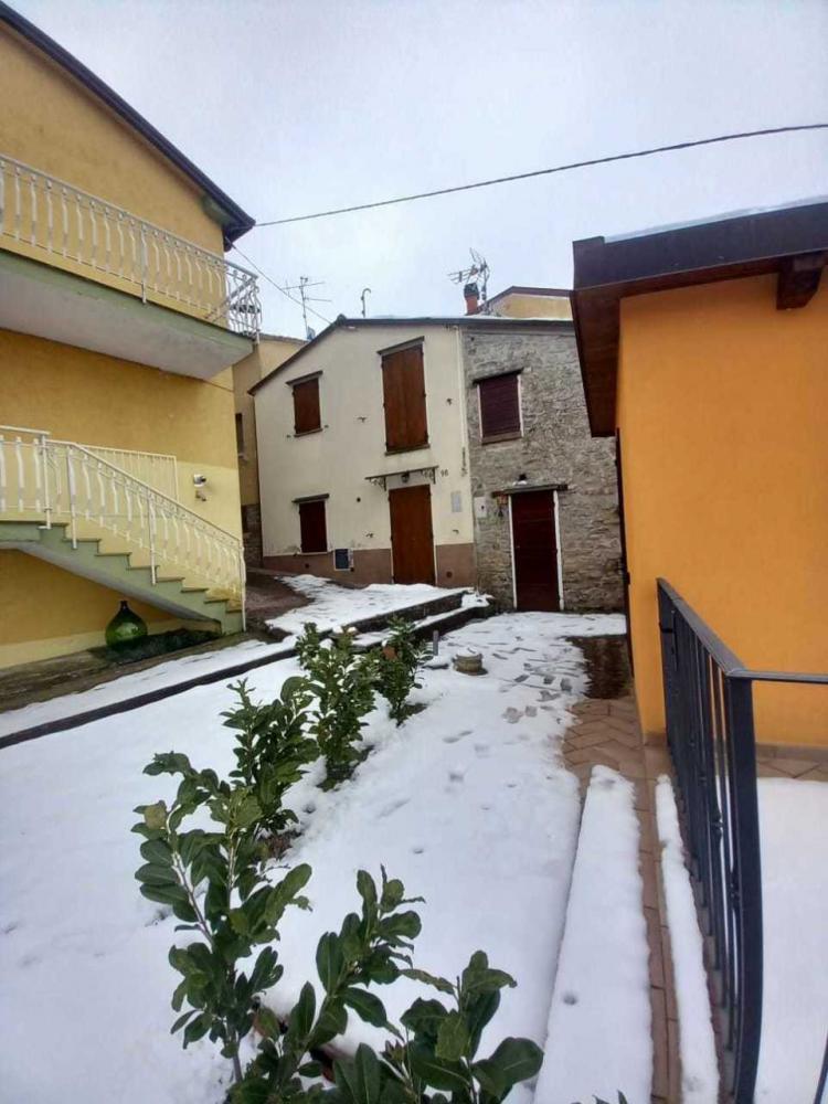 casa semindipendente in vendita a Novafeltria in zona Perticara