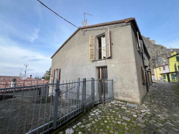 casa semindipendente in vendita a Novafeltria in zona Perticara