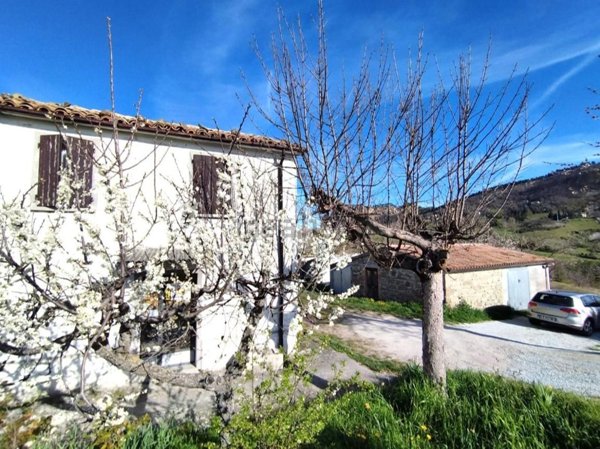 casa semindipendente in vendita a Novafeltria in zona Perticara