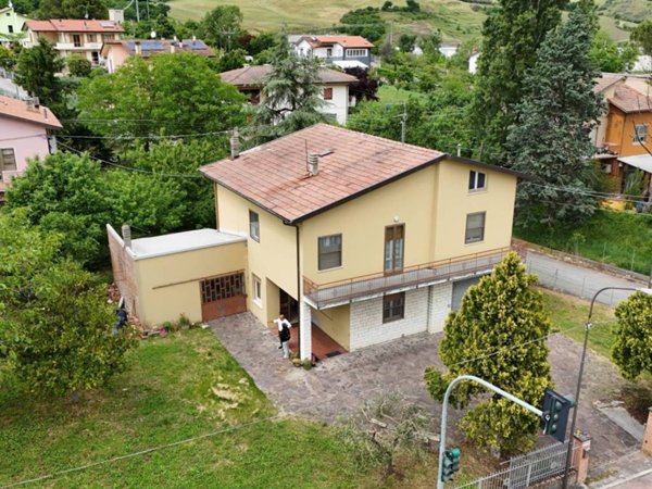 casa indipendente in vendita a Novafeltria