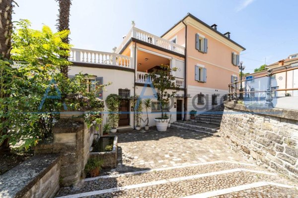 casa indipendente in vendita a Novafeltria
