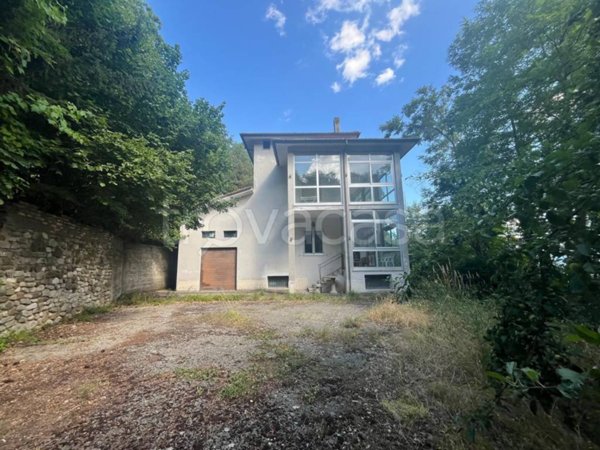 casa indipendente in vendita a Novafeltria in zona Perticara