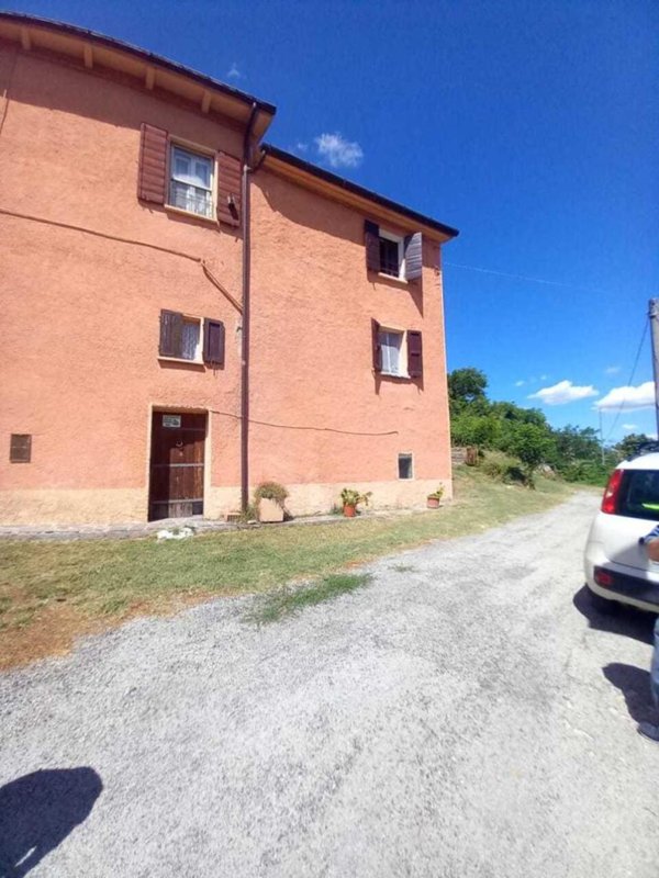 pentavano in vendita a Novafeltria