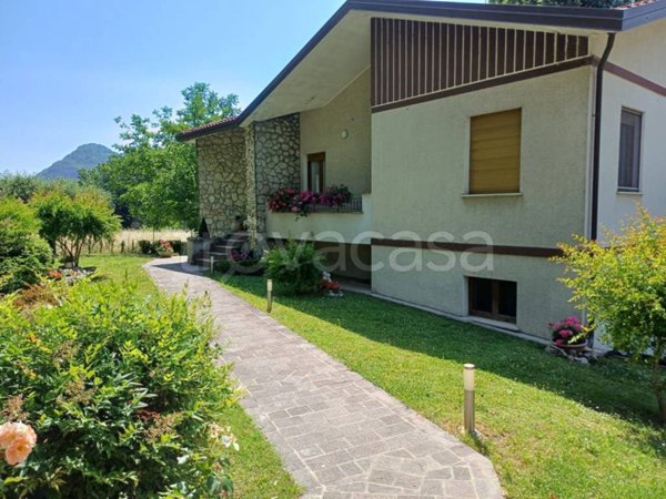 casa indipendente in vendita a Novafeltria in zona Secchiano Marecchia