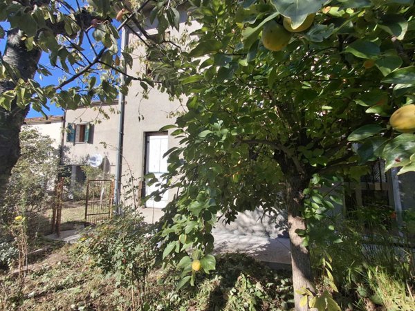 casa indipendente in vendita a Novafeltria in zona Perticara