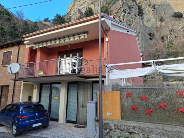 casa indipendente in vendita a Novafeltria in zona Perticara
