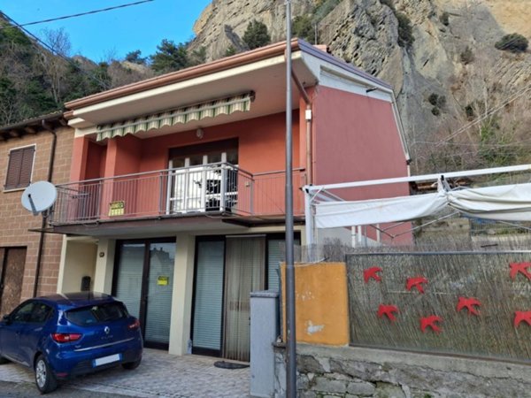 casa indipendente in vendita a Novafeltria in zona Perticara