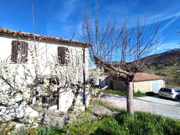 casa indipendente in vendita a Novafeltria in zona Perticara