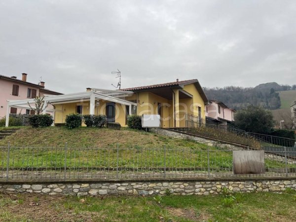 casa indipendente in vendita a Novafeltria in zona Secchiano Marecchia