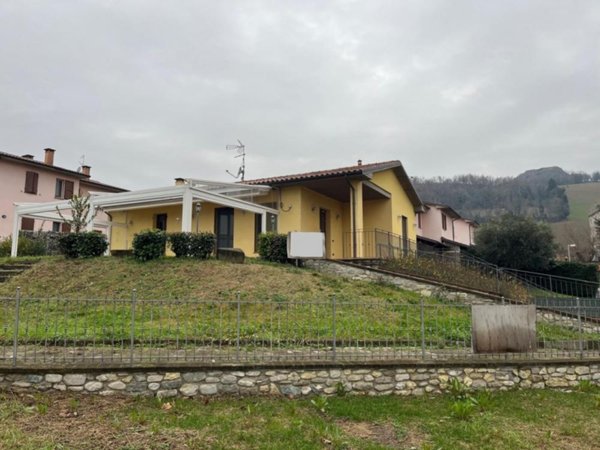 casa indipendente in vendita a Novafeltria in zona Secchiano Marecchia