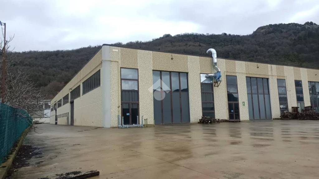 locale commerciale in vendita a Novafeltria