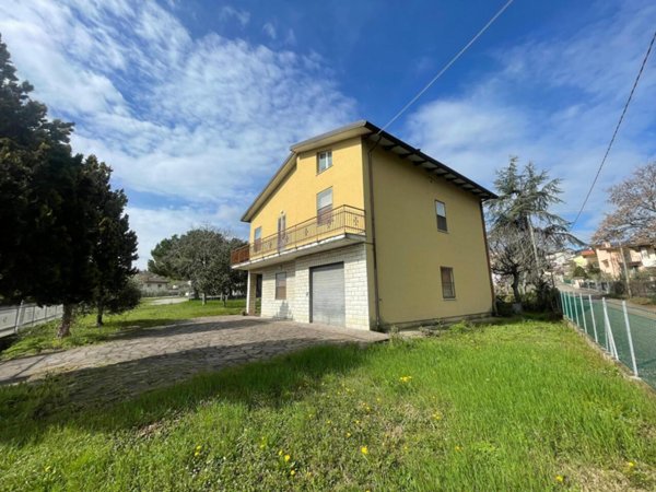 casa indipendente in vendita a Novafeltria