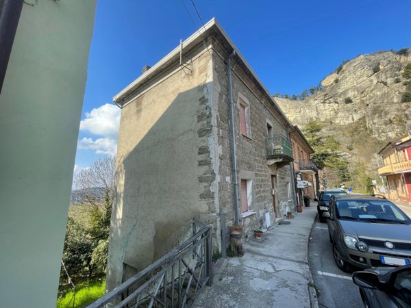 casa indipendente in vendita a Novafeltria in zona Perticara