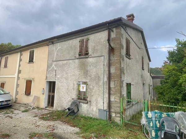 casa indipendente in vendita a Novafeltria in zona Perticara