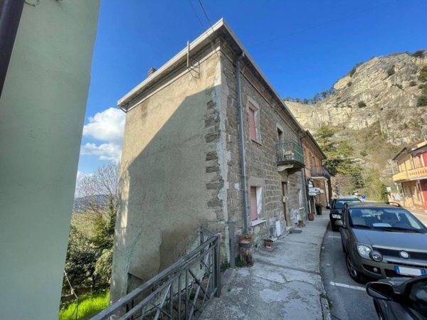 casa indipendente in vendita a Novafeltria in zona Perticara