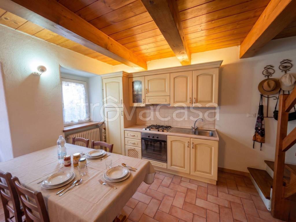 casa indipendente in vendita a Novafeltria in zona Perticara