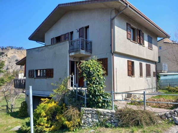 casa indipendente in vendita a Novafeltria in zona Perticara