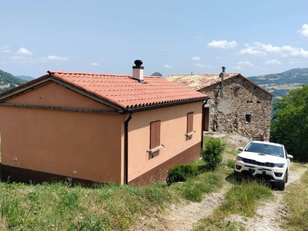 casa indipendente in vendita a Novafeltria in zona Torricella