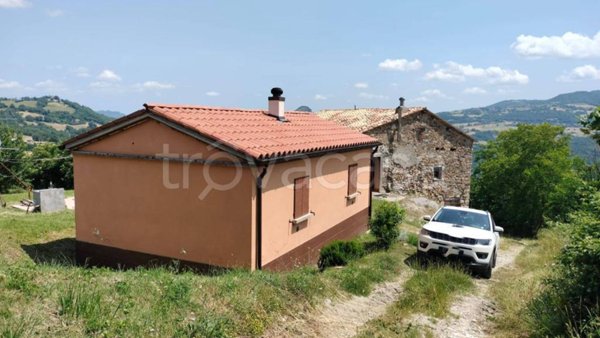 casa indipendente in vendita a Novafeltria in zona Torricella