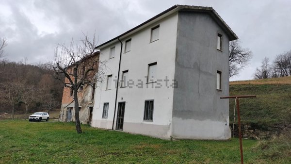 casa indipendente in vendita a Novafeltria in zona Torricella