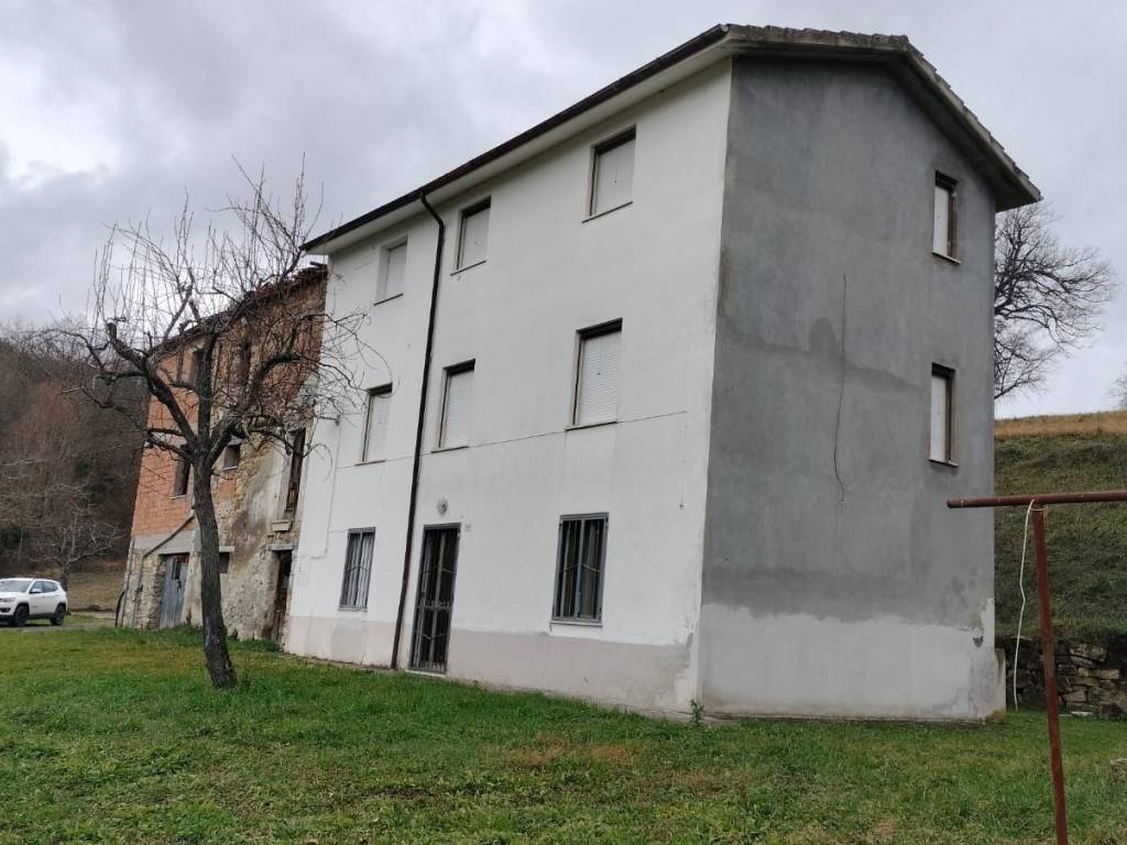 casa indipendente in vendita a Novafeltria in zona Torricella