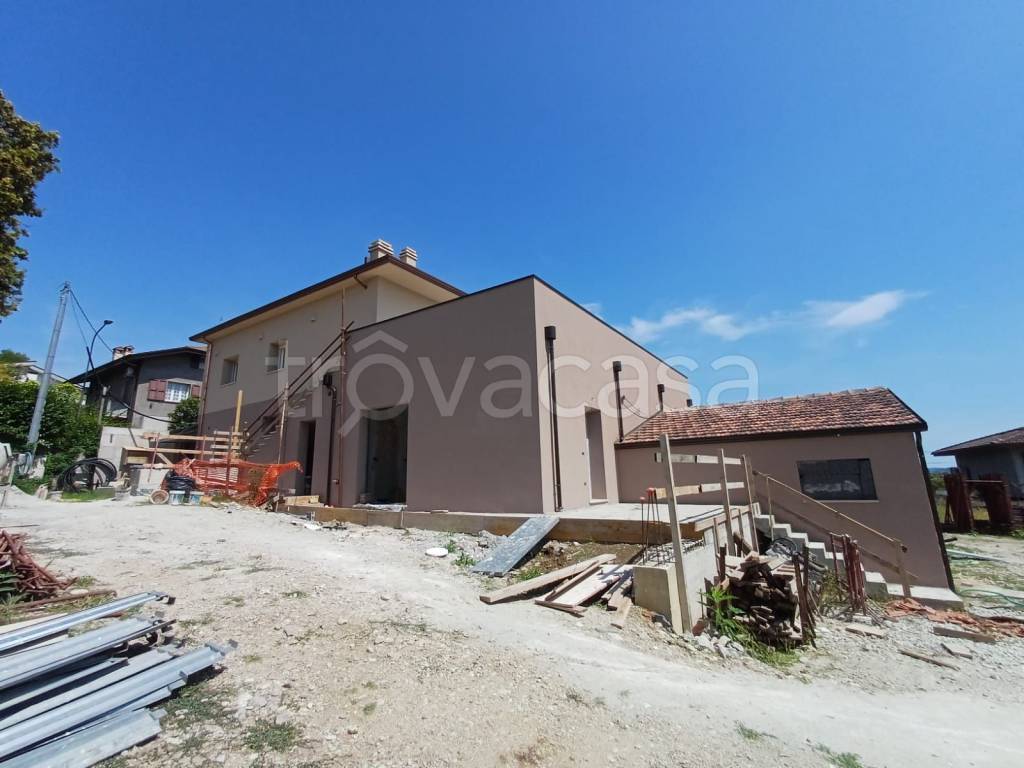 appartamento in vendita a Novafeltria in zona Secchiano Marecchia