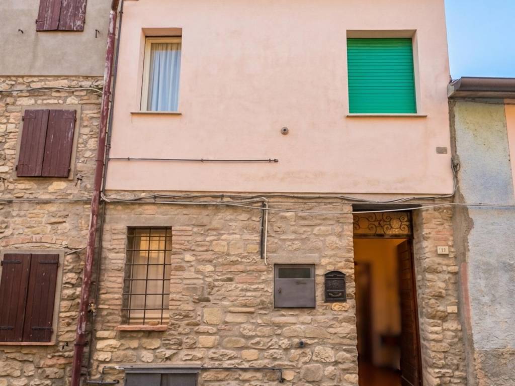 casa indipendente in vendita a Novafeltria in zona Secchiano Marecchia